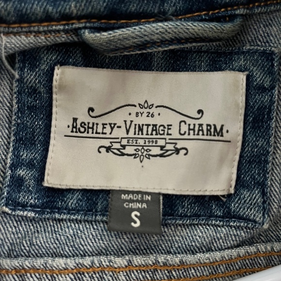 Vintage Style Denim Jacket - Picture 2 of 4